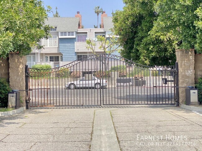 Building Photo - 3 + 2.5 Condo in a Gated Community at Winn...