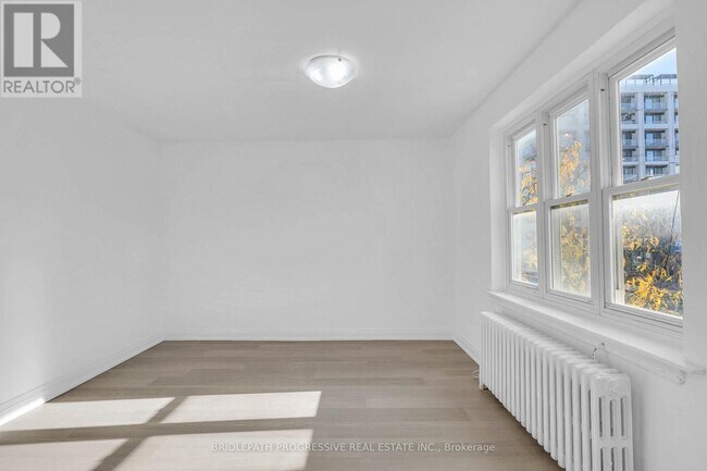 Building Photo - 894 Eglinton Ave E