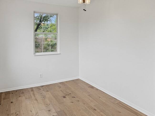 Building Photo - 1321 Hermes Ave