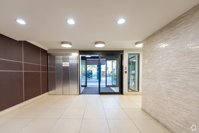 Entrance - 1080 Kingston