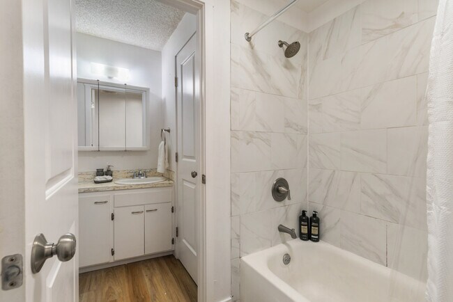 Foto del edificio - 15706 Ash Way