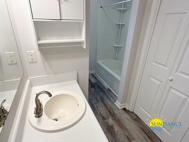 Foto del edificio - Charming 3 Bedroom Bungalow in Navarre!