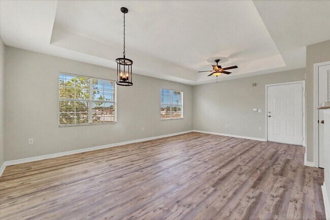 Foto del edificio - Updated 2/2 unit becoming available for an...