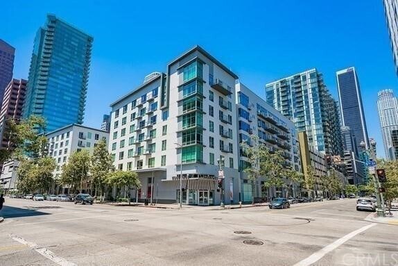 Building Photo - 645 W 9th St