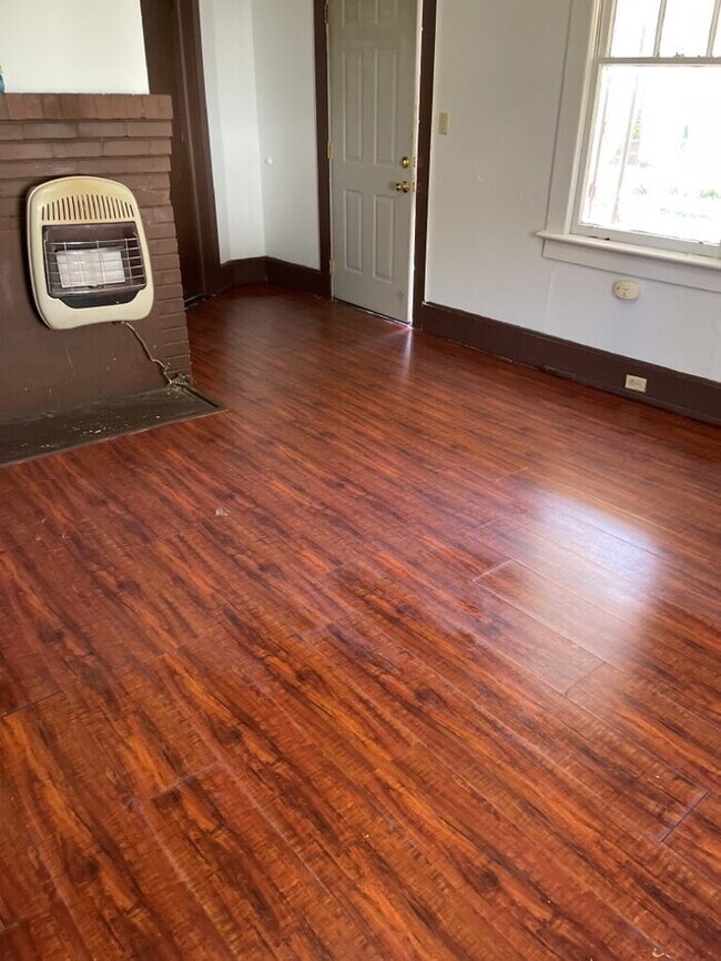 Foto del edificio - "Charming 2-Bed Home with Hardwood Floors in Laurens, SC!"
