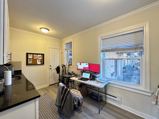 Foto del edificio - 644 W Roscoe St