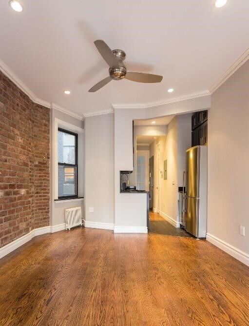 Foto del edificio - 309 East 8th Street