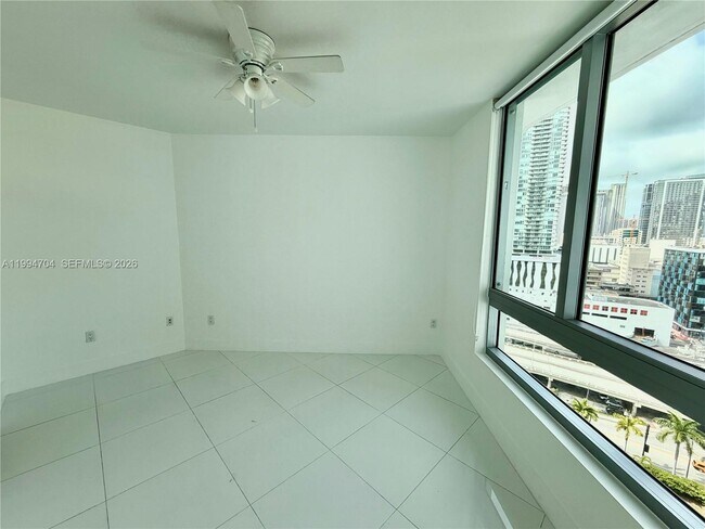 Foto del edificio - 350 S Miami Ave