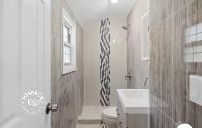 Foto del edificio - 114-32 168th St