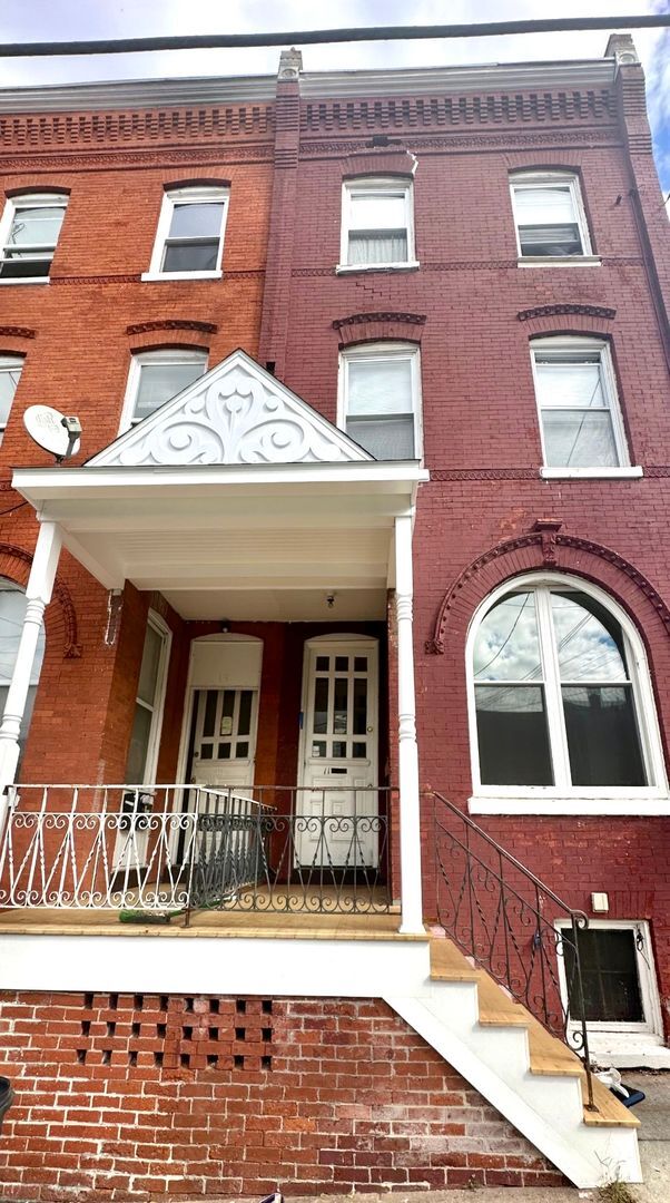 Building Photo - 11 N Ann St
