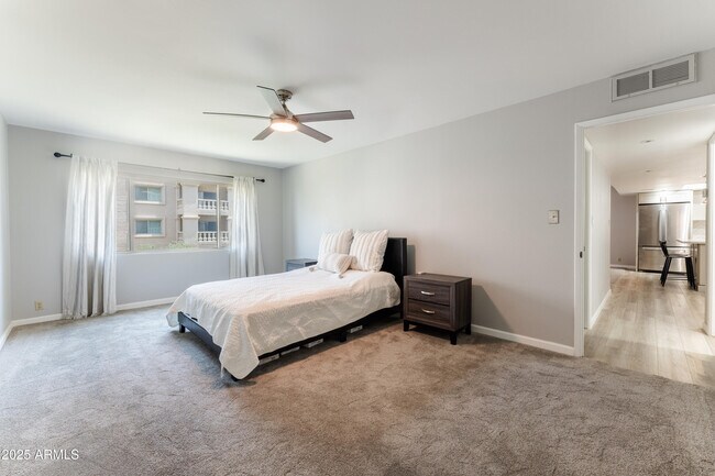 Foto del edificio - 7930 E Camelback Rd