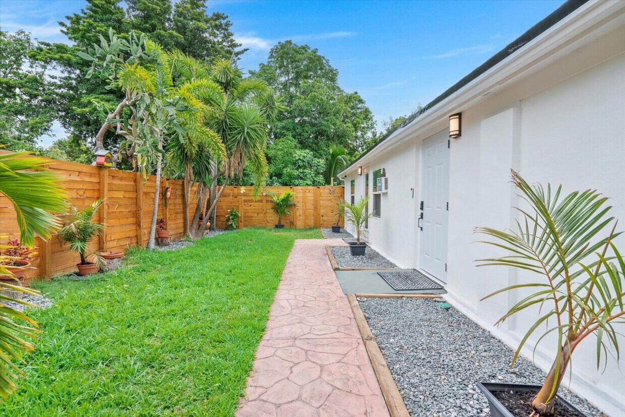 Foto del edificio - 570 NW 113th St