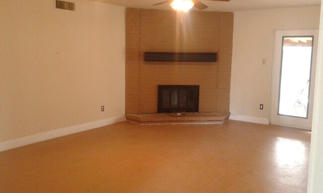 Foto del edificio - 5421 Parkview Dr