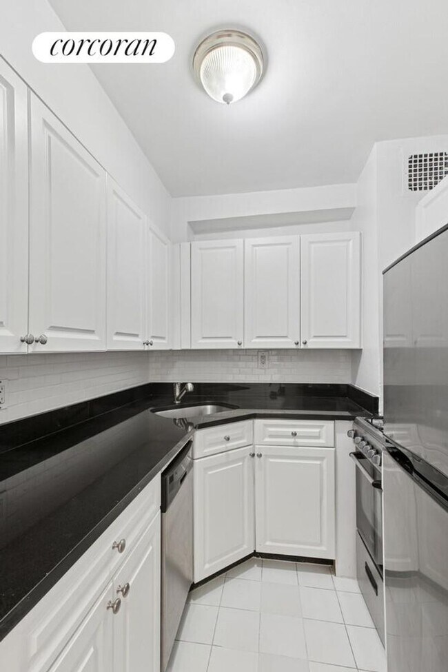 Foto del edificio - 401 W 56th St