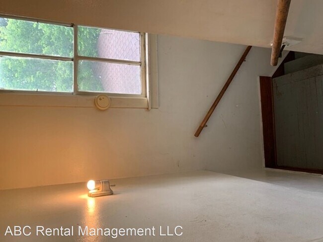 Building Photo - 621 N Stevens St