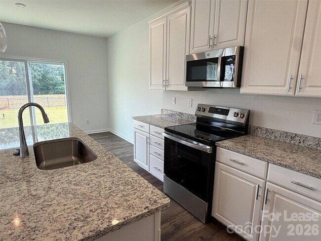 Foto del edificio - 404 Silver Birch Ct
