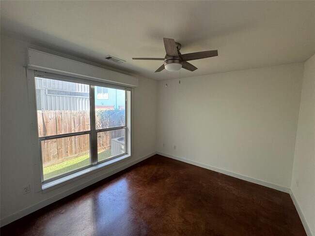 Building Photo - 2605 Calumet St