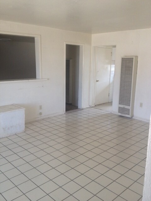 Foto del edificio - CORNER LOT- HAS FIREPLACE AND A DEN