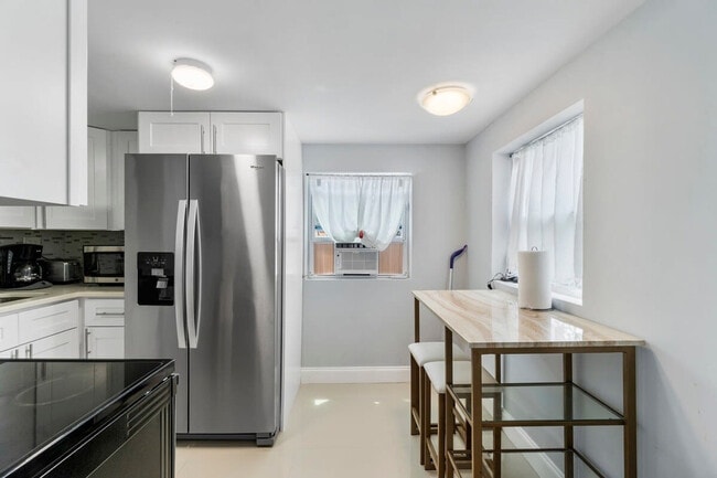 Foto del edificio - 2407 NE 33rd Ave