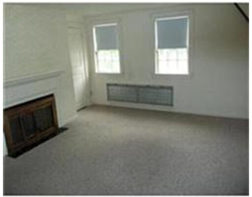 Building Photo - 212 Sandwich St