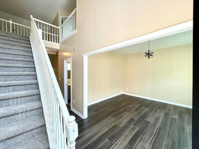 Foto del edificio - 2315 Lake Royale Dr