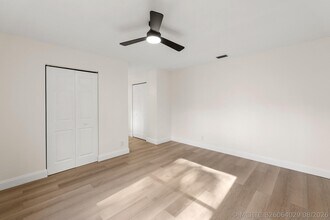 Building Photo - 7406 Willow Spring Cir N
