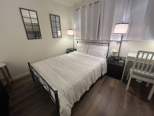 Foto del edificio - 7327 Sovereign Ct