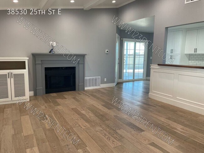 Building Photo - 3BD/2BTH SINGLE STORY HOME EAST PALMDALE