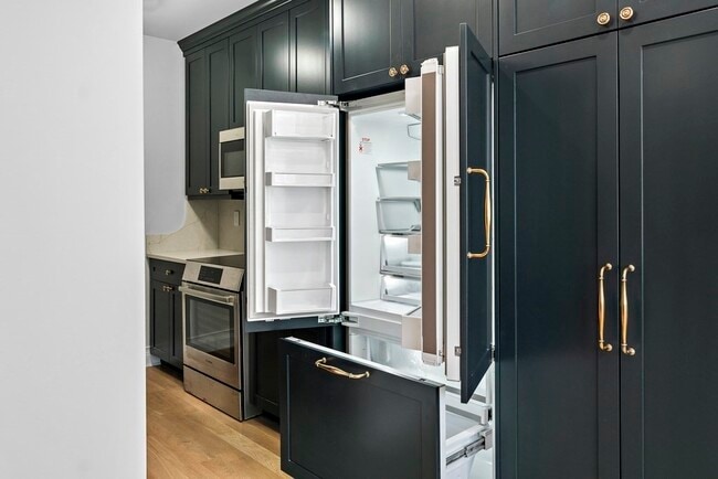 Building Photo - 100 E Brookline St