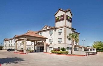 Building Photo - Furnished Studio-Baytown