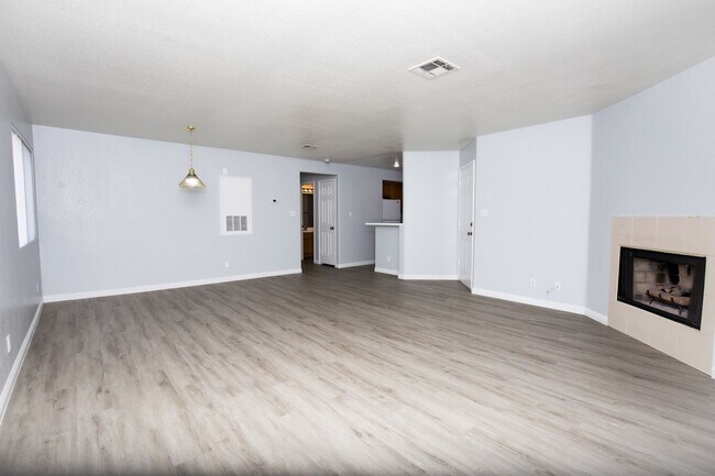 Foto del edificio - Available Now! 1 Bedroom Corner Condo