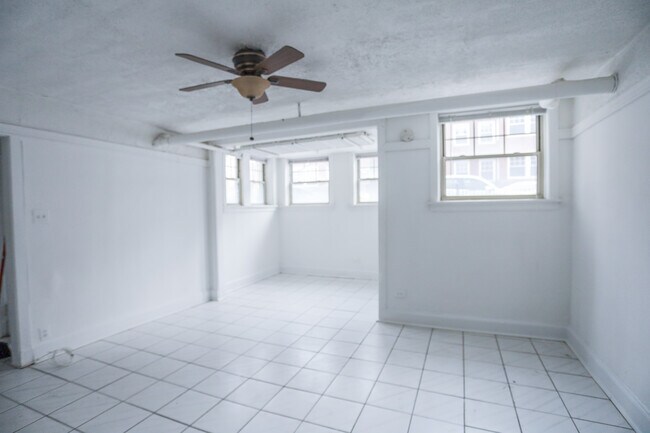 Foto del edificio - 1900 W Ainslie St