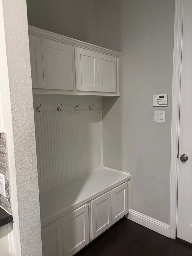 Foto del edificio - Room in Townhome on Snapdragon Wy
