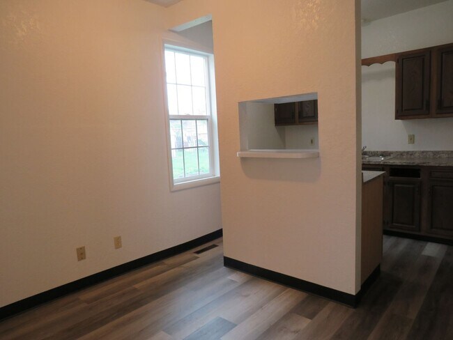 Building Photo - 2 Bed / 1 Bath House
