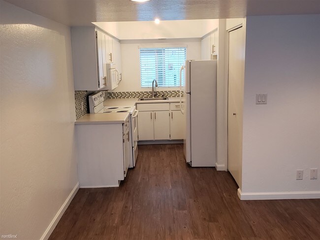 Building Photo - 1 br, 1.5 bath Condo - 6945 E 2nd St