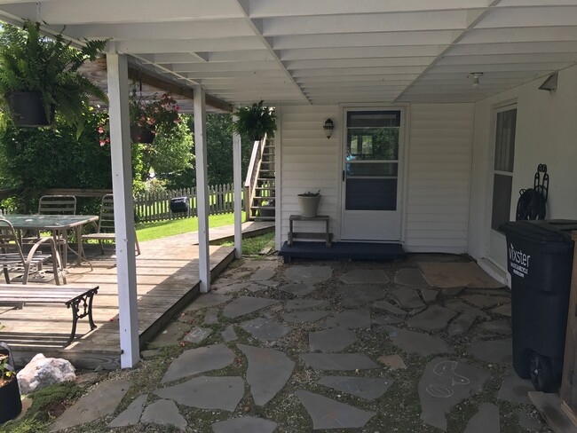 Building Photo - 127 Timberlane Ext