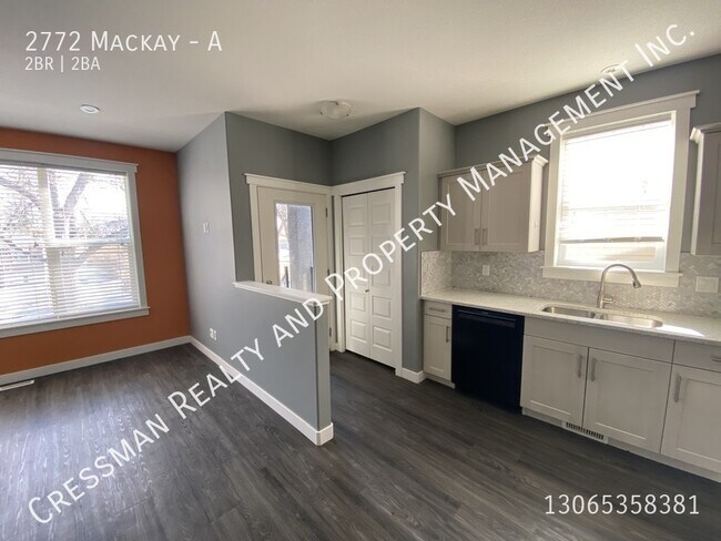 Photo du bâtiment - 2 bedroom 2 Bath Main floor unit in Regina SK.