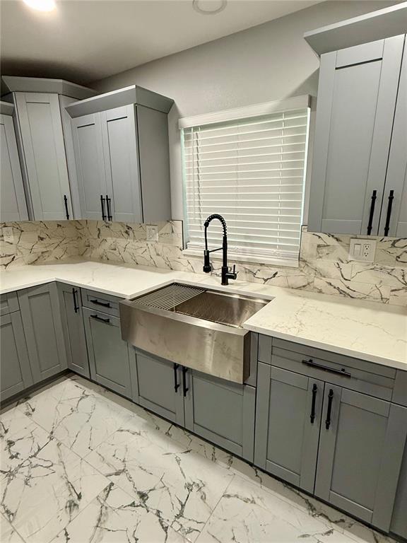 Foto del edificio - 7102 Carmel Ave