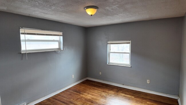 Photo - Charming 2-Bed Gem with Hardwood Floors & Large Living Room – Great Value in Cincinnati Apartment