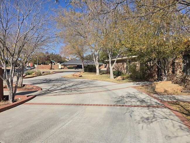 Building Photo - 6 Sunnygrove Dr