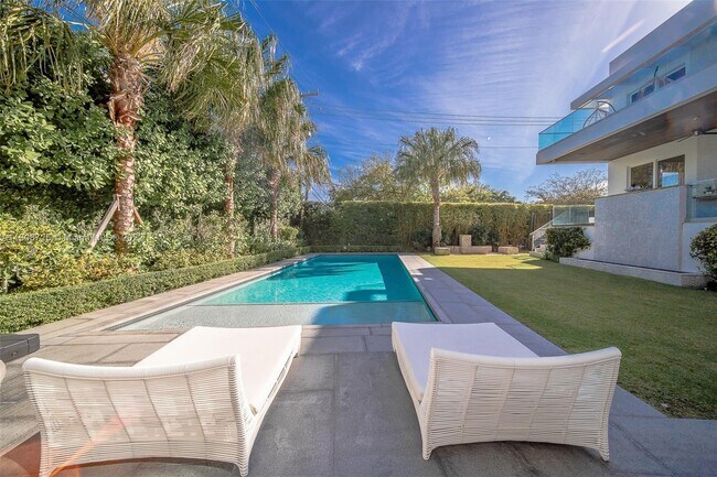 Foto del edificio - 545 Glenridge Rd
