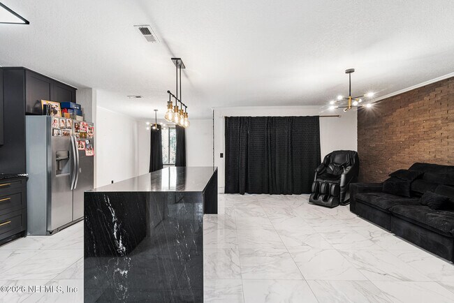 Foto del edificio - 8880 Old Kings Rd S