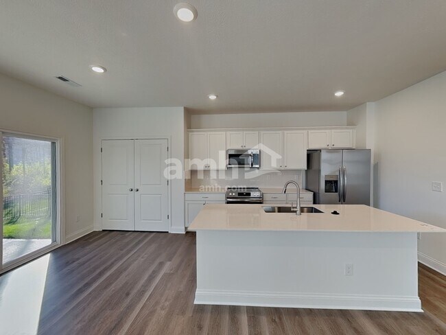 Foto del edificio - 1034 Heritage Blvd