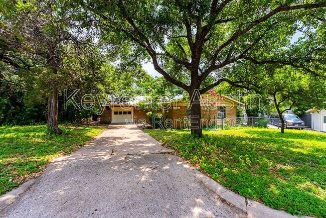 Building Photo - 4601 Lennox Dr
