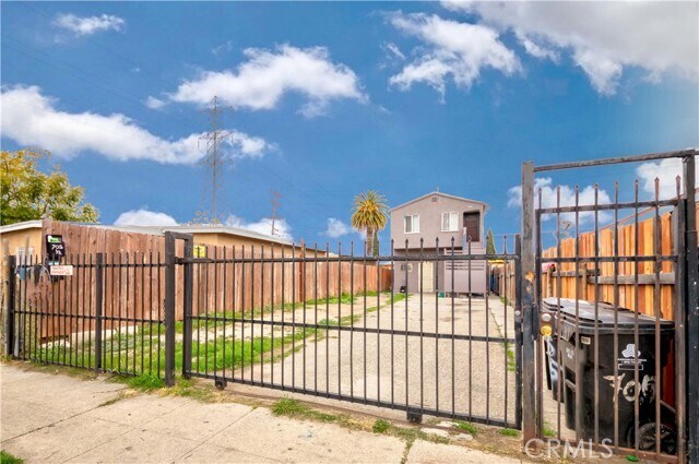 Foto del edificio - 705 E 108th St