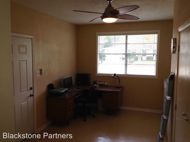 Building Photo - 3921 Fleet Dr