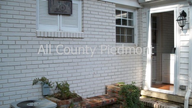 Building Photo - 1544 Pecan Ave