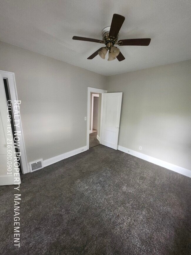 Building Photo - 3430 Beechwood Ave