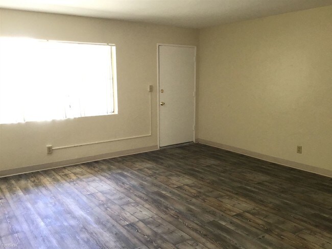 Building Photo - Studio, 1 bath  - 4953 Trojan Ave Apt J Apt J