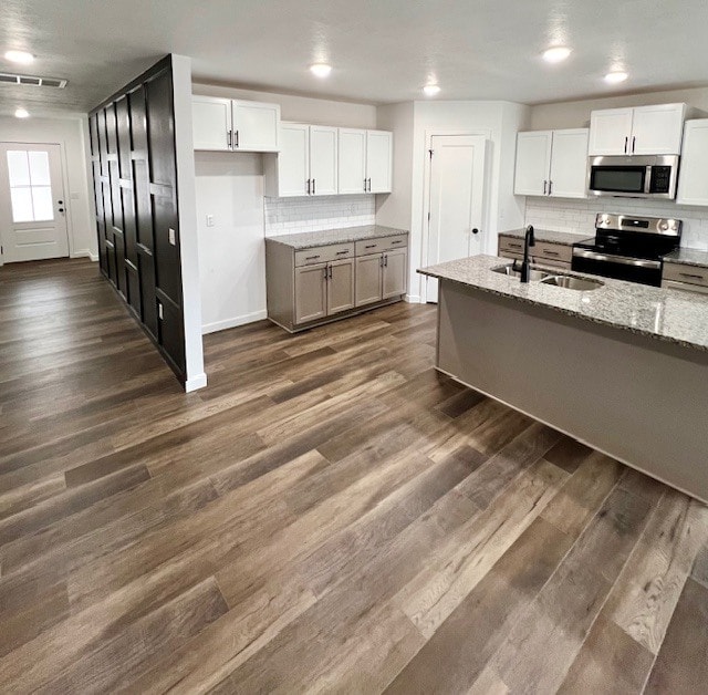 Kitchen & Entry - 800 Hoffman Hills Blvd